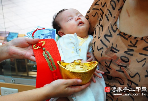 永谷寶寶(新北永和區嬰兒寶寶滿月剃頭理髮、免費嬰兒剃胎毛儀式吉祥話)。中國風會場，爸媽寶貝免費穿「日中韓」古裝禮服。專業拍照、DVD光碟、證書。★購買「臍帶章、肚臍章、胎毛筆刷印章」贈送：剃頭、收涎、抓周，三選一。 2015.11.17 照片15